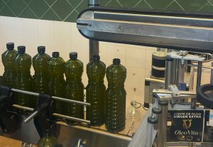 botellas en línea de envasado propio